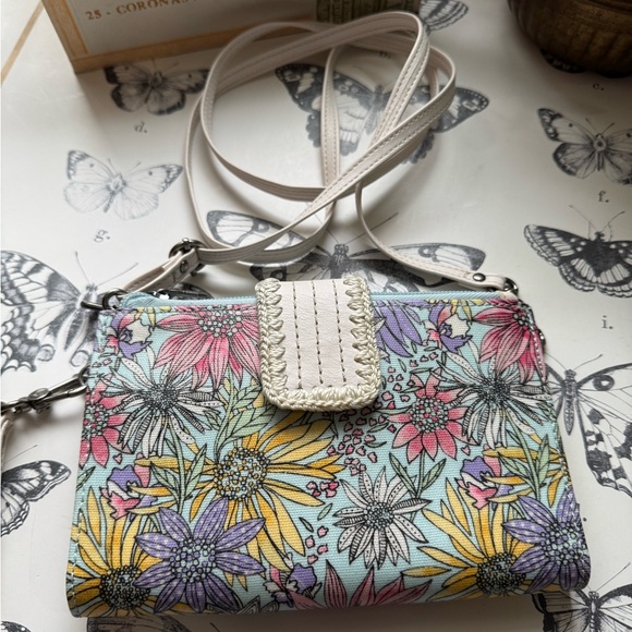 Sakroots large smartphone wristlet wallet, Pastel Flower Garden, Crossbody Bag - Picture 8 of 9